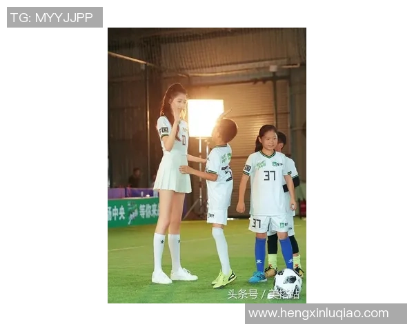 足球明星化身创意合拍图片展现运动与艺术的完美结合